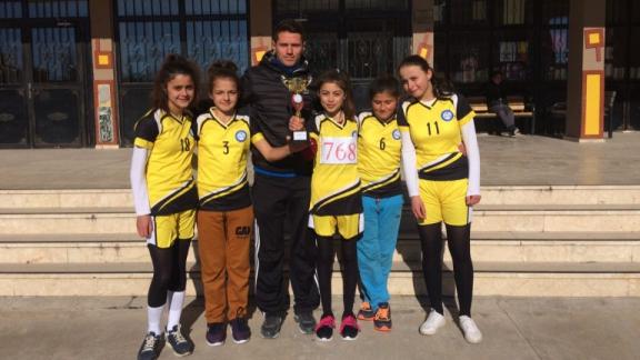 Krosda, Şabanözü Şehit Murat Somuncu Ortaokulu Yıldız Kız Takımı  İl 3.sü Oldu