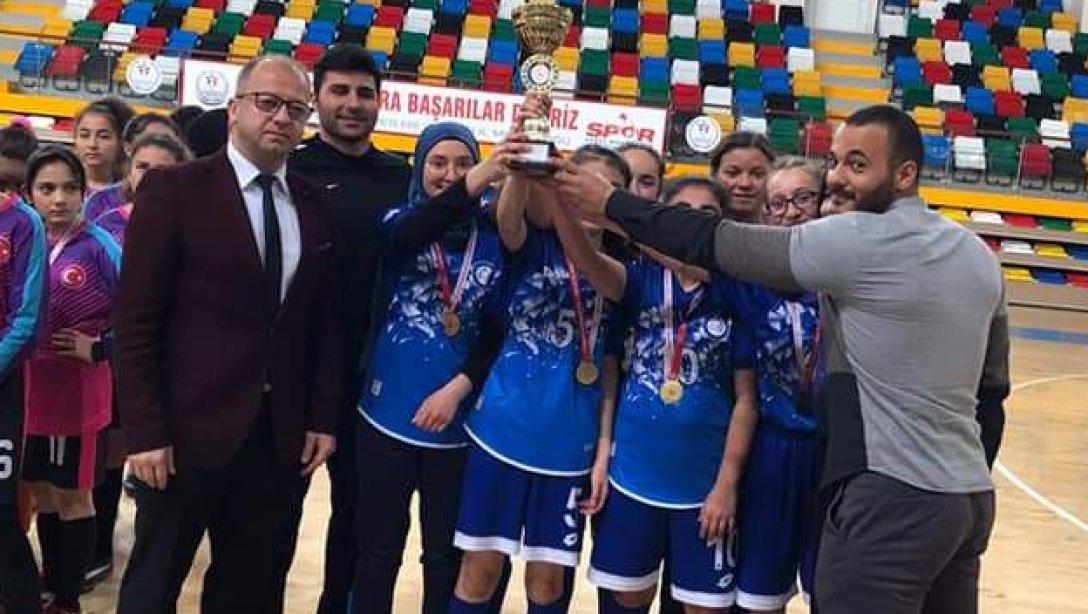 Şabanözü Şehit Murat Somuncu Ortaokulu Yıldız Kızlar Futsal Takımı İl Birincisi Oldu